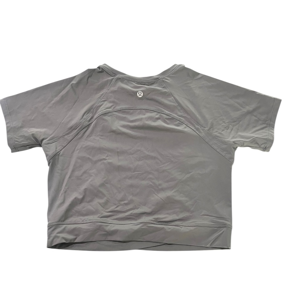 Lululemon Women’s Grey cropped shirt Size 4-6